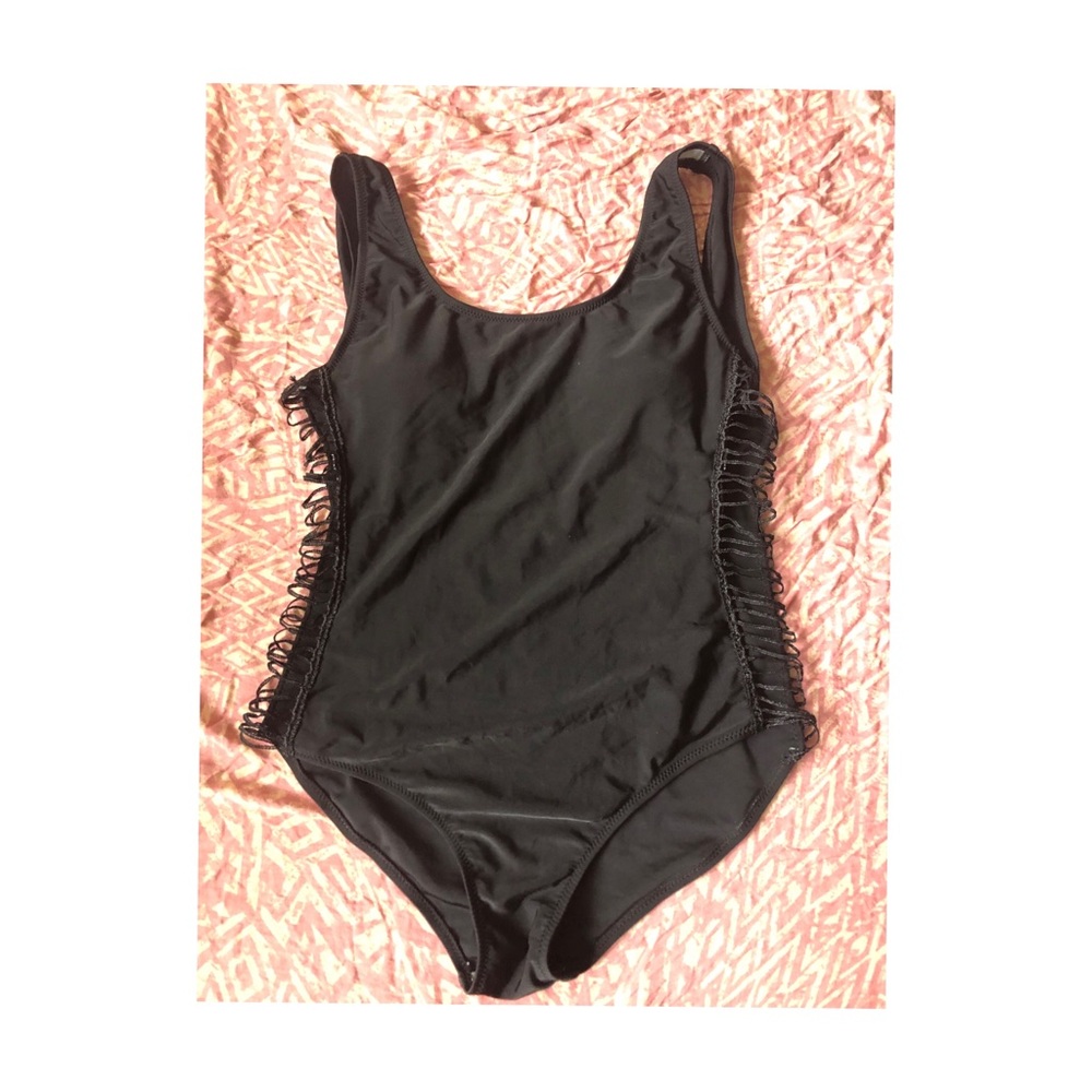 One piece. Bordeaux style with built in padding.